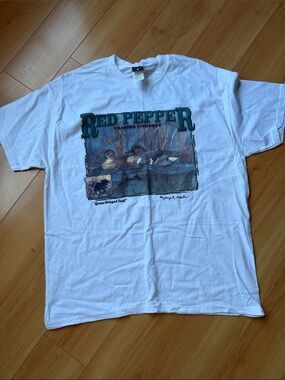 Red Pepper Trading Company White Graphic Short Sleeve Tee